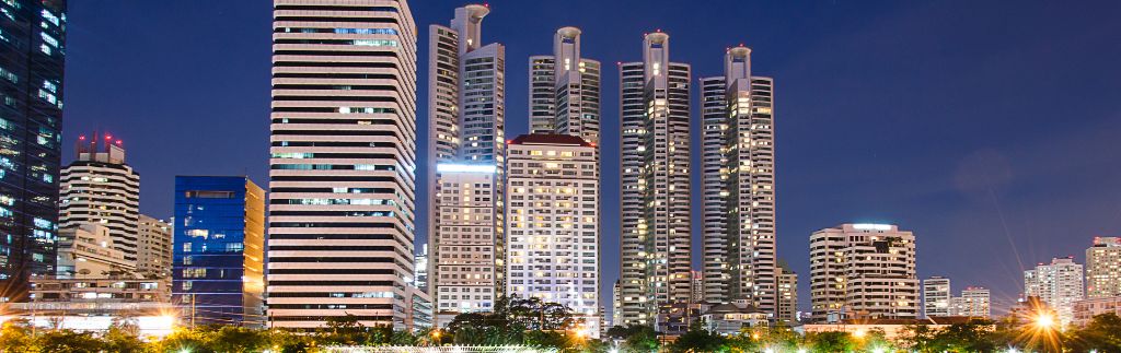 Night skyline of Bangkok’s skyscrapers, symbolizing the dynamism of business law in Thailand.