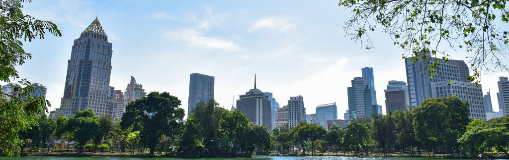 Горизонт города Бангкок — центр бизнеса в Таиланде