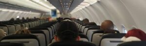Passagers dans un avion à destination de la Thaïlande bénéficiant de l’exemption de visa Thaïlande