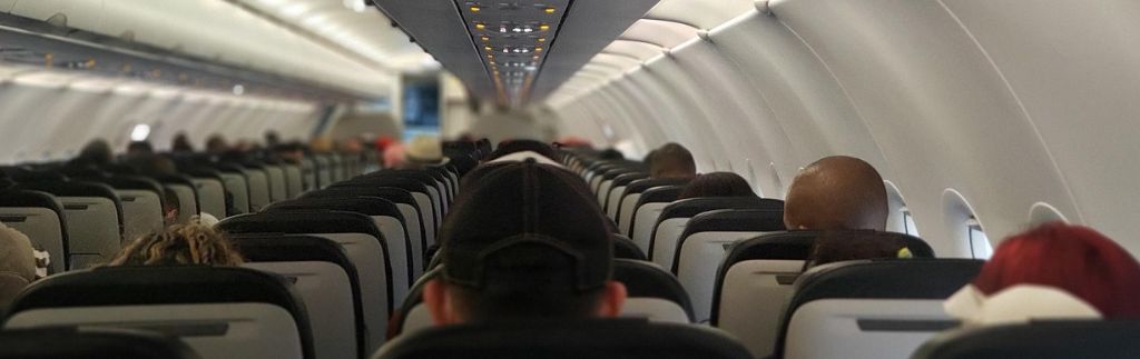 Passagers dans un avion à destination de la Thaïlande bénéficiant de l’exemption de visa Thaïlande
