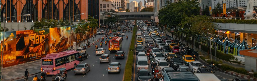 Street view in Bangkok near Platinum Fashion Mall, a popular area for expats in Bangkok.