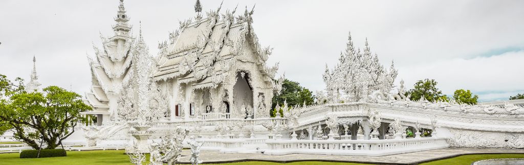 Temple blanc en Thaïlande, symbole culturel fort pour tout expat en Thaïlande