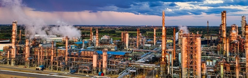 Modern industrial complex in Thailand with factories, pipelines, and refineries – a symbol of advanced industrial estates Thailand development.