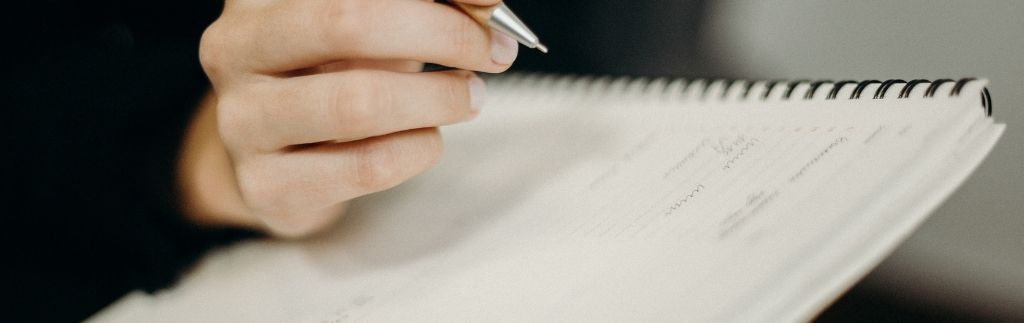 Richiesta di nuovo visto per la Thailandia presso il consolato, con documenti e passaporto.