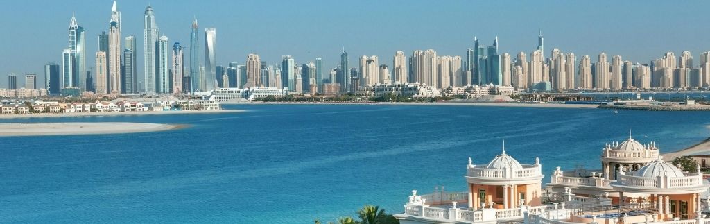 Unternehmen in Dubai mit moderner Skyline, internationalem Finanzzentrum und attraktiven Geschäftsstandorten