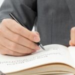 Accident moto Thaïlande impliquant un deux-roues sur une route urbaine avec intervention des secours