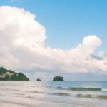 Retraite à Phuket sur une plage tropicale en Thaïlande, cadre de vie pour une installation durable