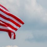 Thailand retirement for US citizens – US flag symbolizing legal relocation and retirement planning in Thailand