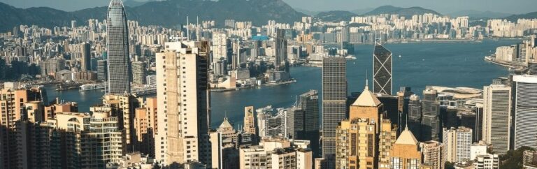 c'est une vue d'ensemble sur les buildings de hong kong pour la TVA à Hong Kong