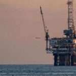 Società offshore: piattaforma petrolifera offshore simbolizza il tipo di attività che può beneficiare dei vantaggi fiscali e legali offerti dalle giurisdizioni offshore.
