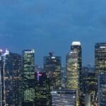 Visto d'affari per Singapore: skyline di Singapore che simboleggia le opportunità e le strutture disponibili per gli imprenditori e i visitatori d'affari.