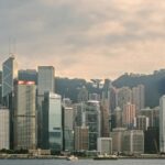 Mehrwertsteuer in Hongkong: Blick auf die Skyline von Hongkong, ein Zentrum des internationalen Handels und der Wirtschaft.