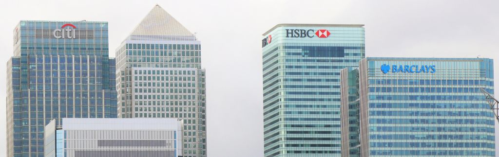 Bancos en Tailandia – moderni edifici di istituti finanziari internazionali che rappresentano il sistema bancario e i servizi finanziari in Thailandia.