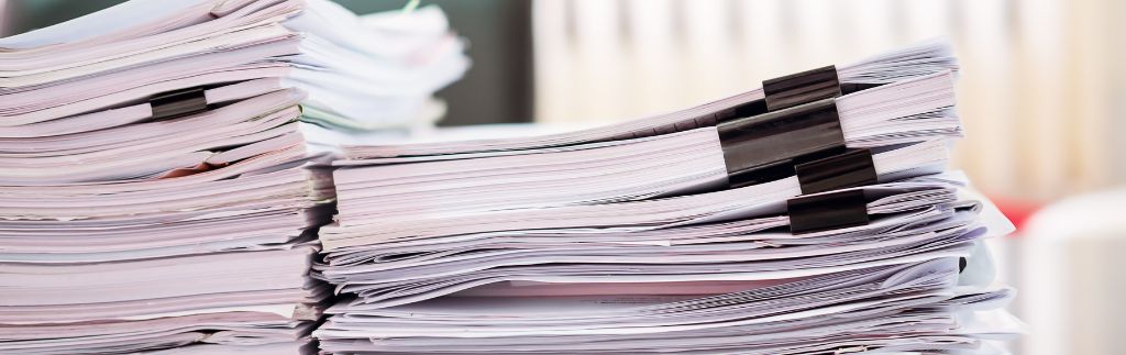 Contenzioso amministrativo – fascicoli e documenti legali relativi a procedimenti amministrativi e ricorsi contro decisioni delle autorità pubbliche.